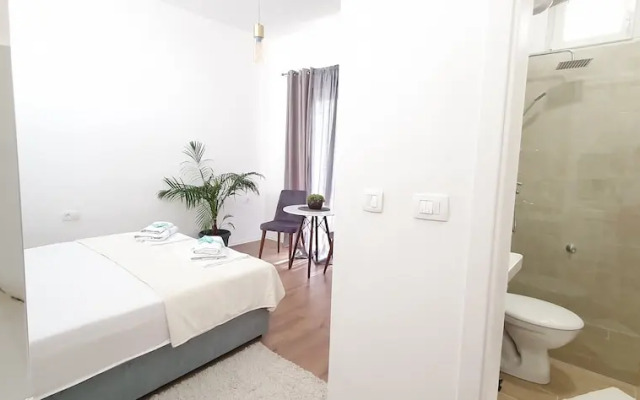 Happy Apartments