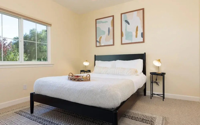 Mustang by AvantStay | Secluded Getaway w/ Vineyard Views & Pool