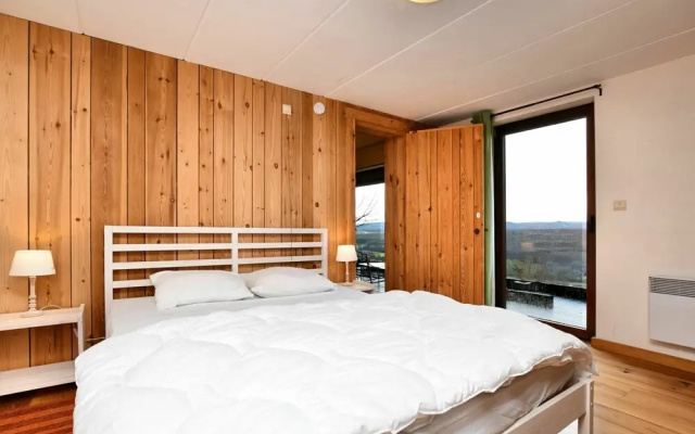 Cozy Holiday Home in Dion with Sauna and Jacuzzi