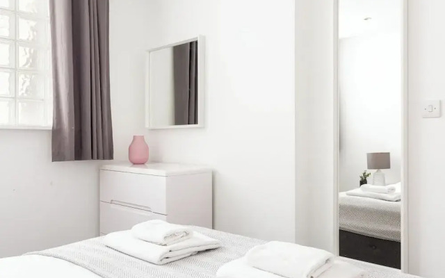 2 Bed Flat off Brick Lane