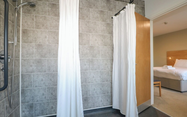 Marine Court Suite