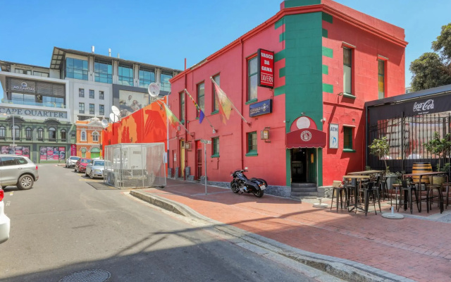Authentic Cape Town Apartment near the Silo District