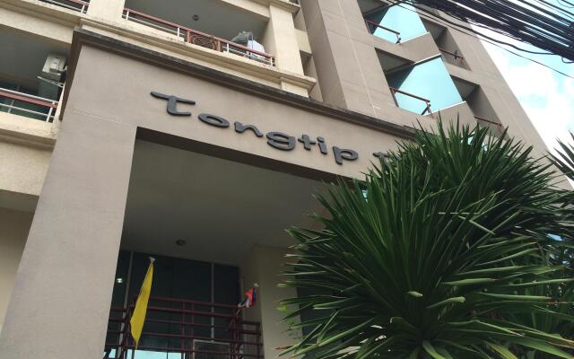 Отель Tongtip Place вид на фасад
