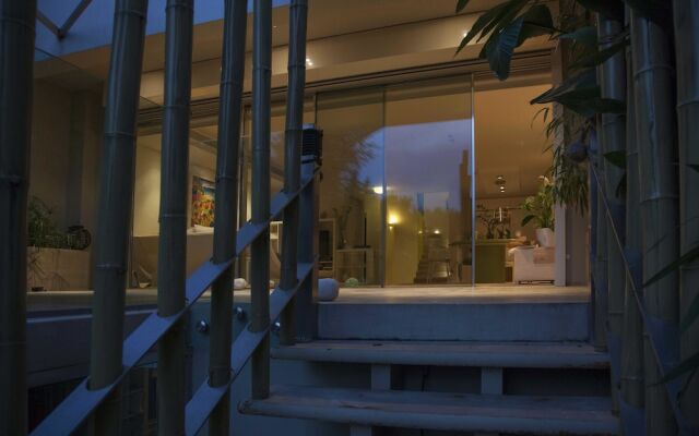 Отель Athens Beachfront Luxury Villa Греция, Афины - отзывы, цены и фото номеров - забронировать отель Athens Beachfront Luxury Villa онлайн вид на фасад