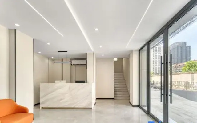 Yizhong Hotel (Hangzhou West Lake Lakeside Zhonghe North Road Subway Station)