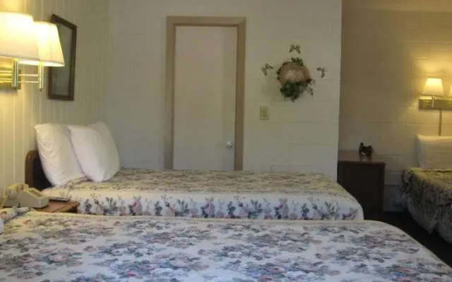 White Columns Motel