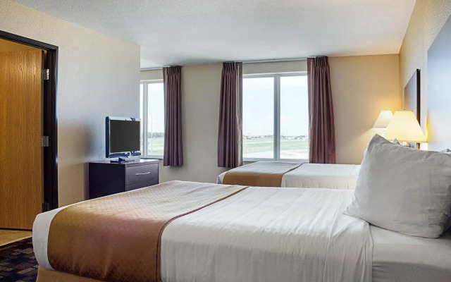 Econo Lodge Inn & Suites Minot