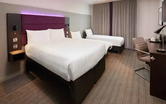 Premier Inn Bristol Parkway M32