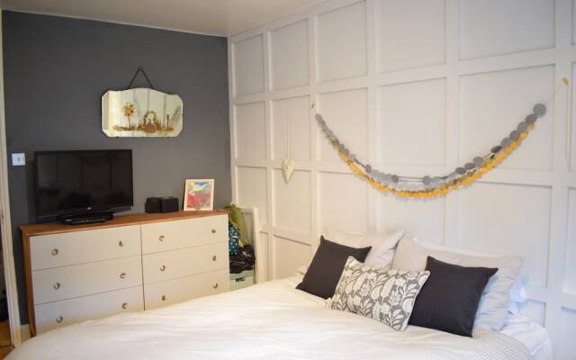 Отель 1 Bedroom Flat With Roof Terrace In Fulham Великобритания, Лондон - отзывы, цены и фото номеров - забронировать отель 1 Bedroom Flat With Roof Terrace In Fulham онлайн комната для гостей