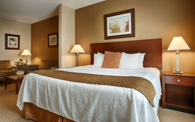 Best Western Plus Montezuma Inn & Suites