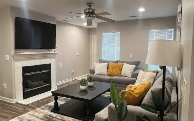 Fantastic Get Away Condo In Strongsville!