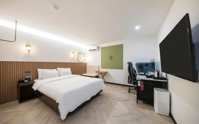 Iksan Hotel 174