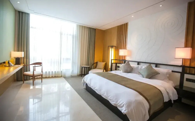 Slender West Lake Hot Spring Resort