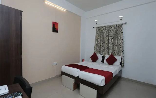 OYO 8996 Hotel Pioneer