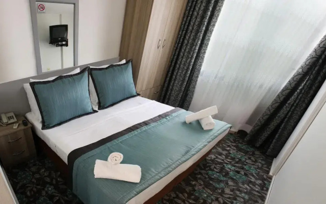 Arya Hotel