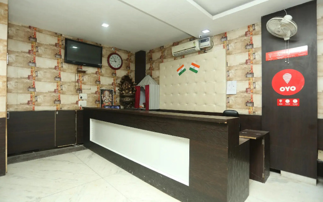OYO 8607 Hotel Sky Inn