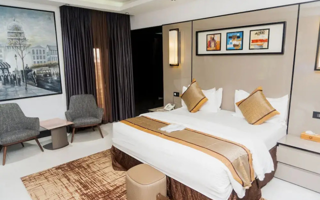 Green Point Hotel