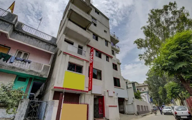 OYO 8976 Hotel Park Street 2