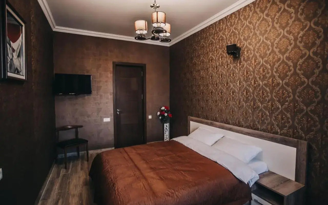 7 Rooms Hotel