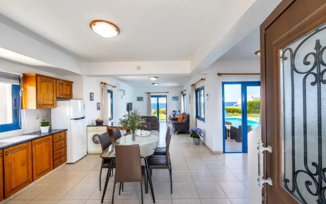 Villa Diana Seaside in Pomos