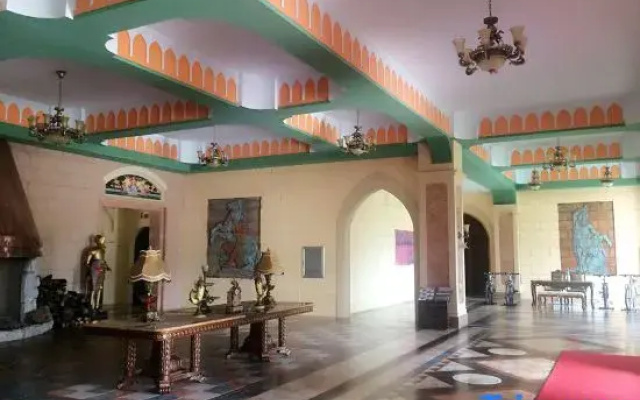 Ya'oulong Castle Hotel