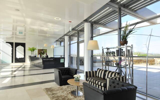 Отель West All Suite Boutique Tel Aviv вид на фасад