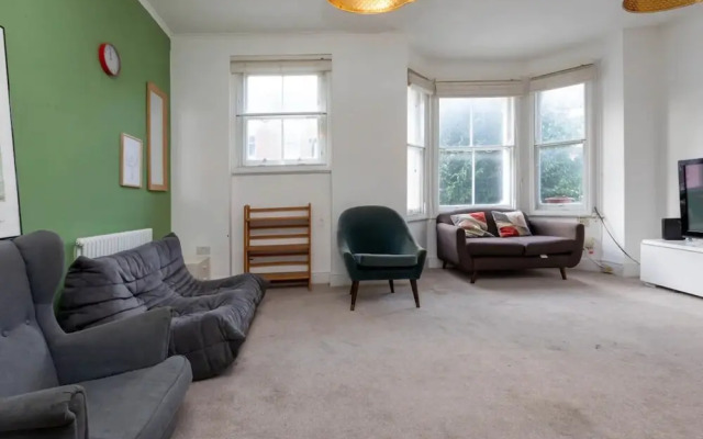 Spacious 5 Bedroom Home in Camden