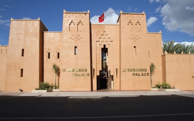 Отель Le Berbere Palace Марокко, Уарзазат - отзывы, цены и фото номеров - забронировать отель Le Berbere Palace онлайн вид на фасад