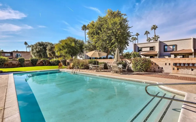 Stunning Old Town Condo: Pool & Sunset Views!