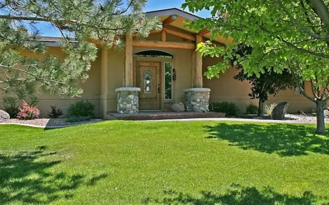 Thousand Springs Winery Bed and Breakfast