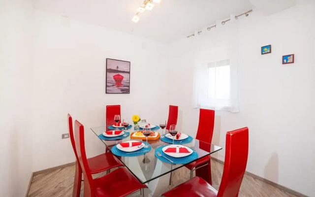 Amazing Home in Turanj With 3 Bedrooms, Jacuzzi and Wifi