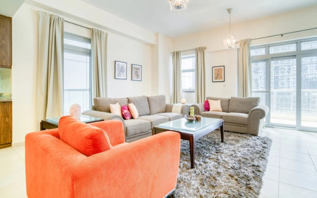 Executive Towers Amazing 1BR Onsite Pool Business bay