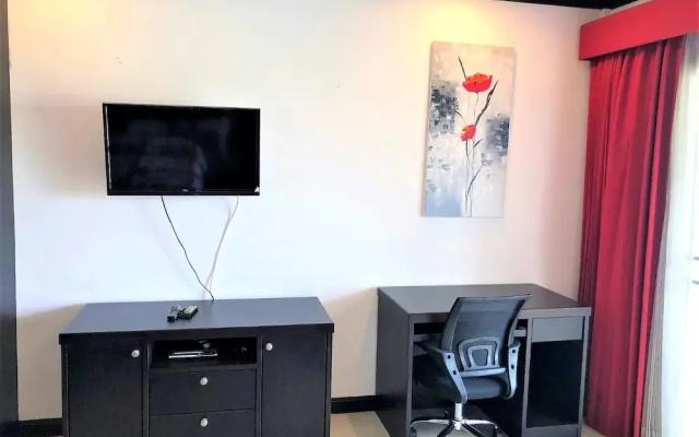 Top Floor Spacious Studio