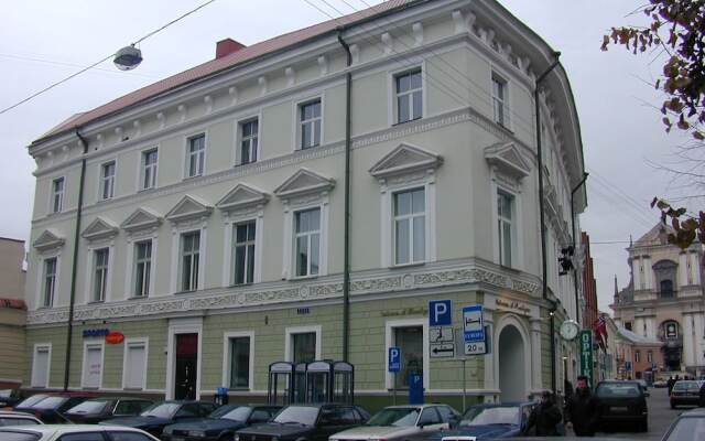 Апартаменты 2 Bedroom Apartment near Town Hall вид на фасад