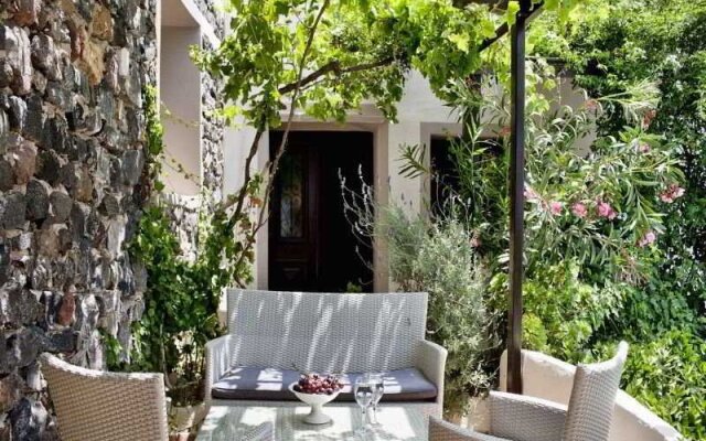 Отель Lava Suites and Lounge вид на фасад