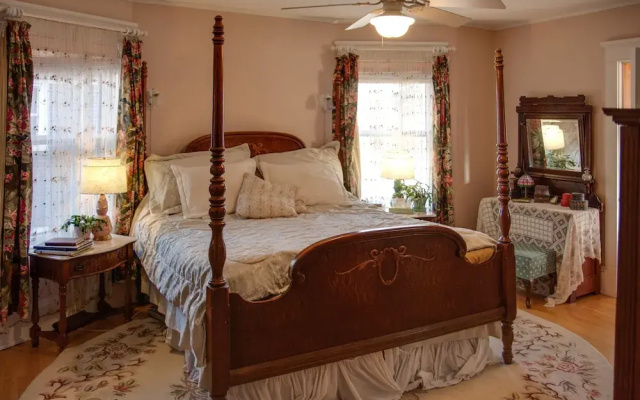 Como Lake Bed and Breakfast.