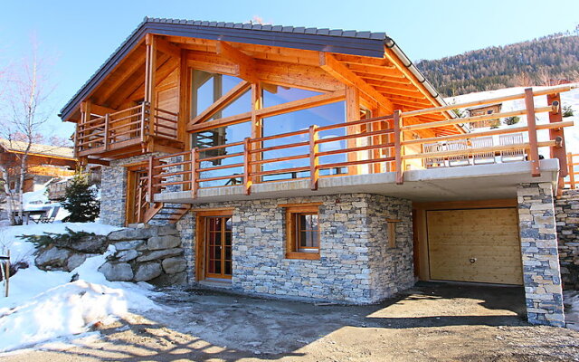 Отель Mimique - Four Bedroom Нендаз вид на фасад