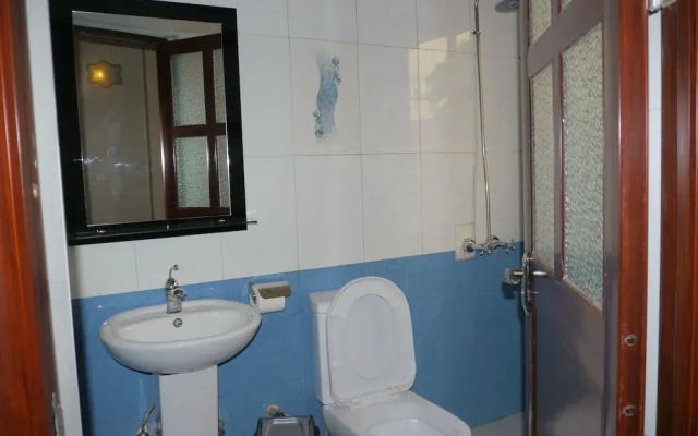 Rosaline Suites Hotel
