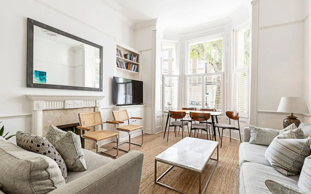 Bright Home Near Little Venice