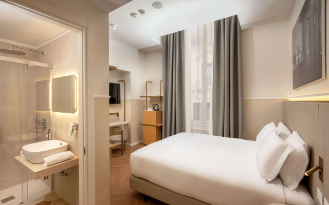 Cosmopolita Rome Colosseum, Tapestry Collection by Hilton