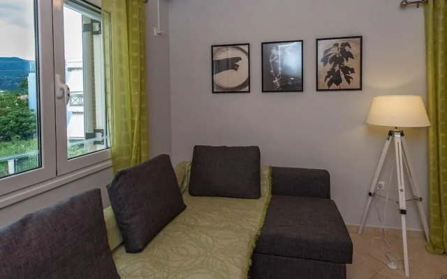 Thano's Stylish Flat, Just 150m To The Beach