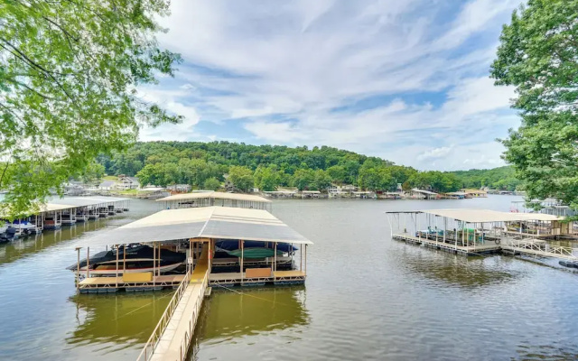 Osage Beach Condo Pools, Boatslip and Pickleball