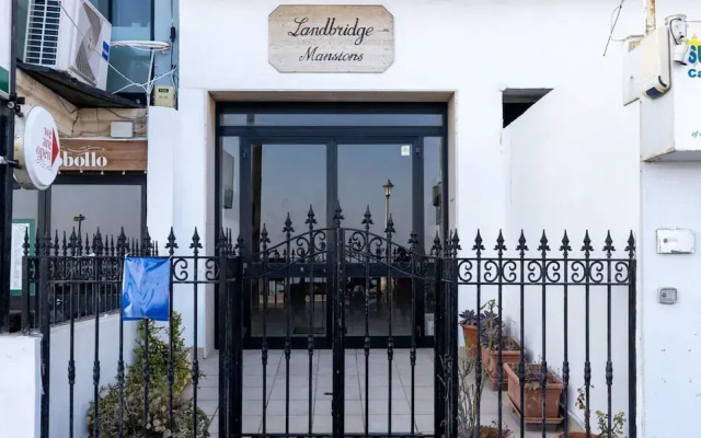 Stunning Seaviews Prime Location Lovely Home
