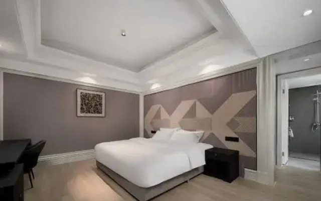 Jianfeng Yue E-Sports Hotel (Chongqing Qijiang East Station Shaxi River Park)