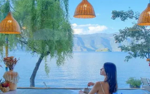 Lugu Lake Scenic Area Shuitian Yishe Loft Lakeview Vacation Apartment