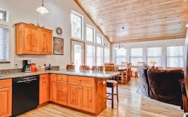 Scenic Wonders  Bear Den 5 Bedrooms