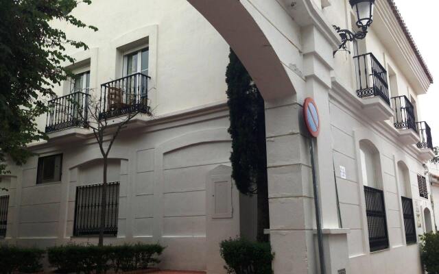 Отель Apartamentos La Fonda вид на фасад