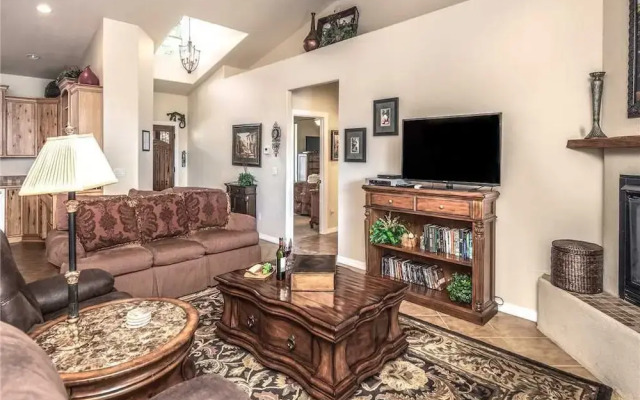 Casa Bien - Three Bedroom Cabin with Hot Tub
