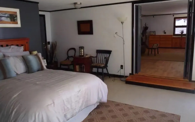 Lucky Stone Retreat - Two Bedroom Home