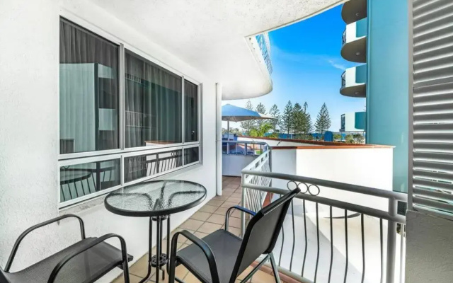 2 Bedroom Alex Unit - Ocean, Pool and Park Views